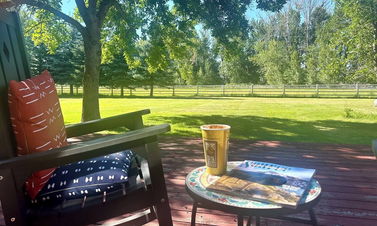 Bellevue House | Private Luxurious 3BR Bellevue Retreat with Hot Tub & Game Room Near River