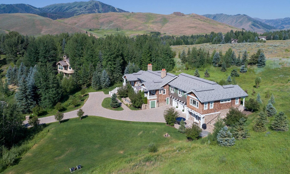 Elkhorn Village House | Private Mountain Retreat
