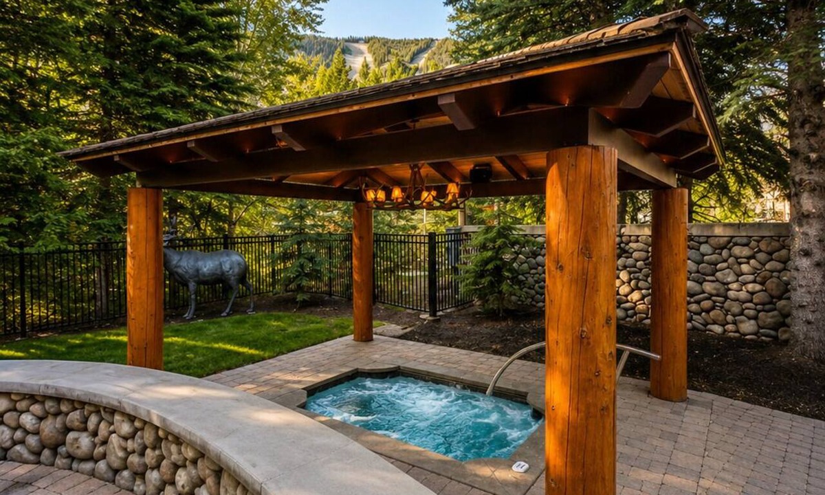 Warm Springs House | Private Sun Valley Lodge | Walk to Lift + Hot Tub