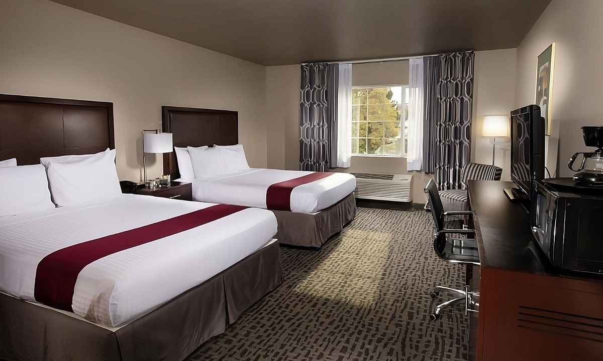 Pullman Hotel | Pullman Gem: Large Room with Free Breakfast, Private Parking and Guest