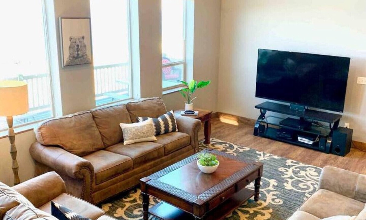 Harbor Village Apartment | Putting green, hot tub, swings, & spectacular views