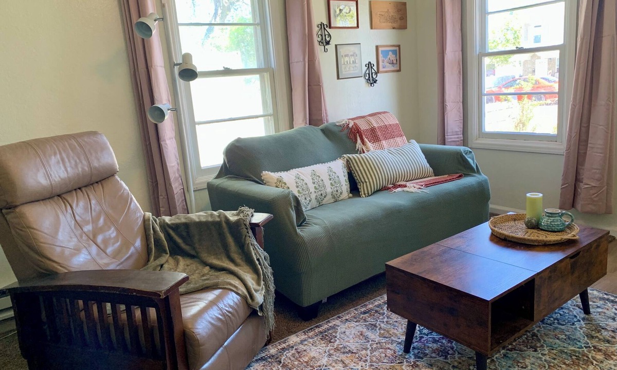 American Falls House | Reel Relaxation: Fisherman’s Hideaway on Shore with Ample Driveway Parking