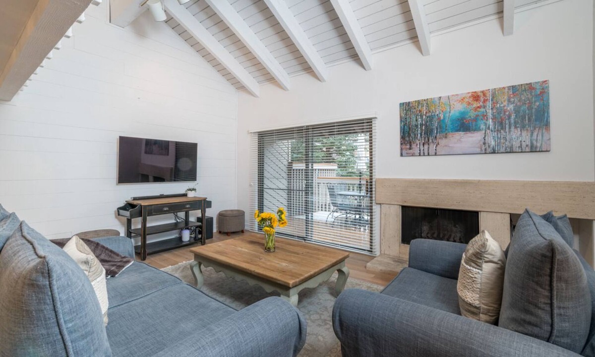 Sun Valley Condo | Remodeled Condo Walking Distance to Dollar Mountain