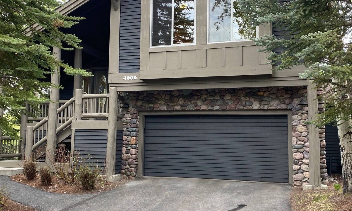 Sun Valley Condo | Remodeled Four Bedroom Elkhorn Condo With Open Space Mountain Views