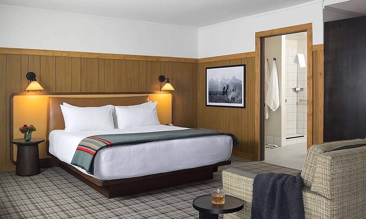 Jackson Hotel | Retro-Inspired Lodge w/On-Site Dining & Social Courtyard in Jackson Hole