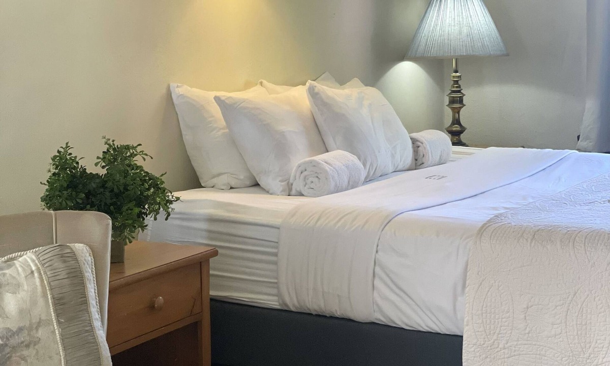 Lava Hot Springs Hotel | Riverside Hot Springs Inn & Spa - Adults Only