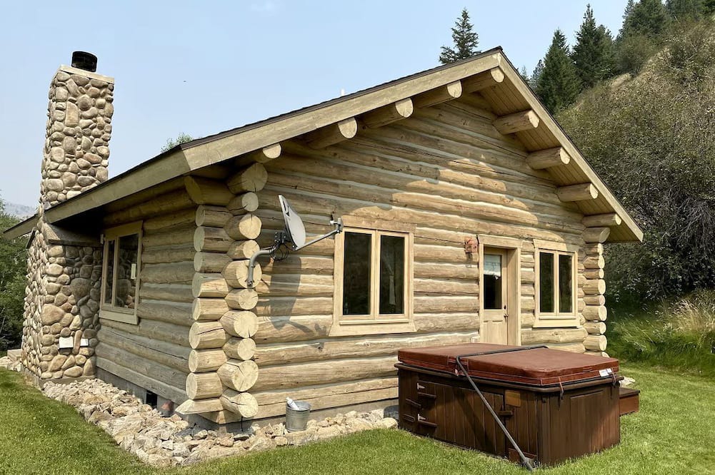 Darby Cabin | Rocky Mountains Getaway: Gorgeous Log Cabin in Darby, Montana