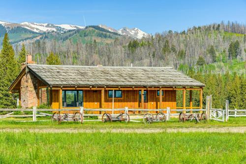 Game Creek House | Rustic Bondurant Cabin: Fish, Hike, & Bike!