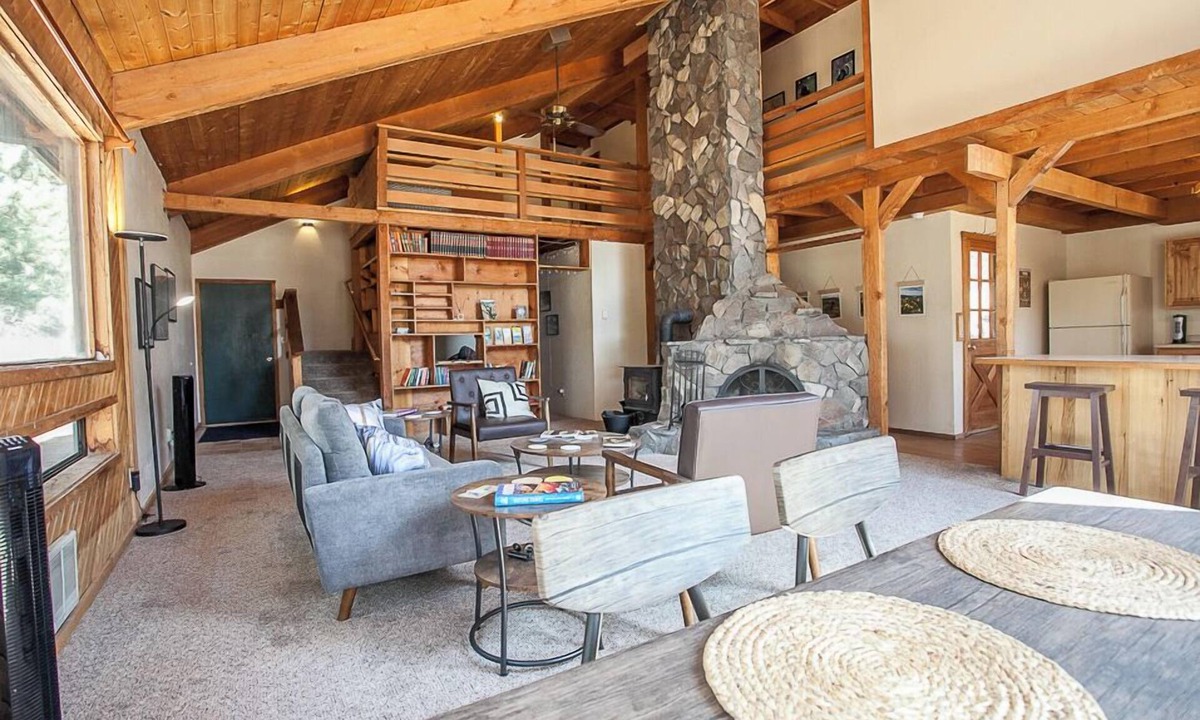 Mosier House | Rustic Retreat - 3 Bedrooms, 3 Bathrooms - Beautiful Cabin on 5 Acres of Land