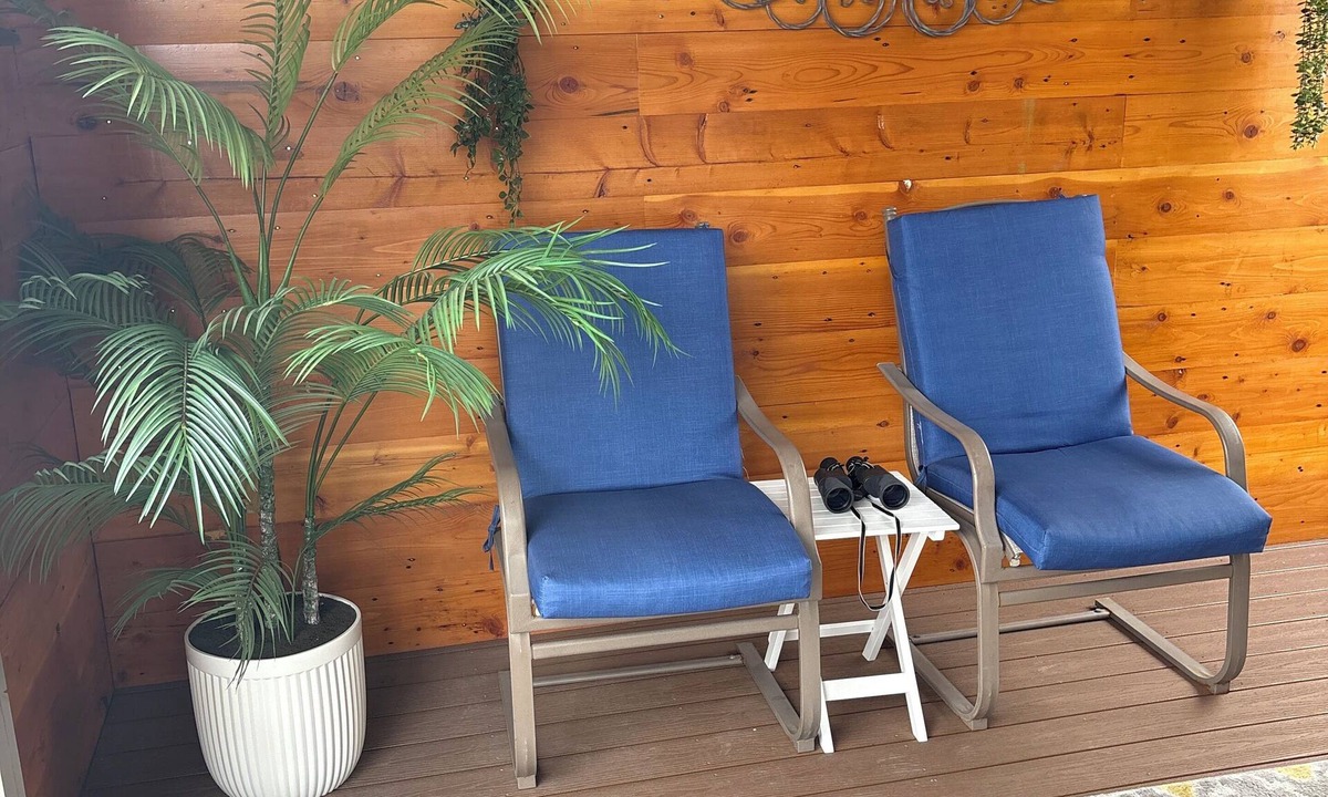 White Bird Cottage | Salmon River Cottage Lookout is a cozy escape with fabulous views of the river.