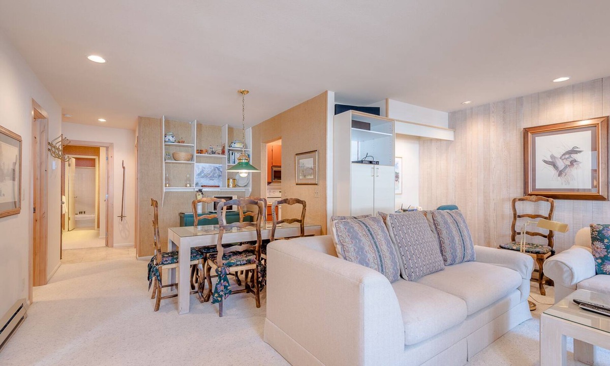 Warm Springs Condo | Sawtooth Condo 25 - Your Nest in the Mountains with Hot Tub Onsite