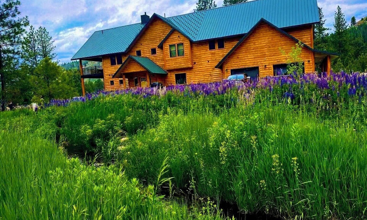 Featherville Cabin | Secluded 7,800 SqFt Cabin in the Woods- Pond, River, Theater, Disc Golf & More