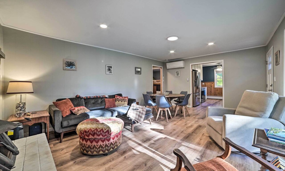 Suttons Bay Cottage | Secluded Suttons Bay Retreat w/Fire Pit!