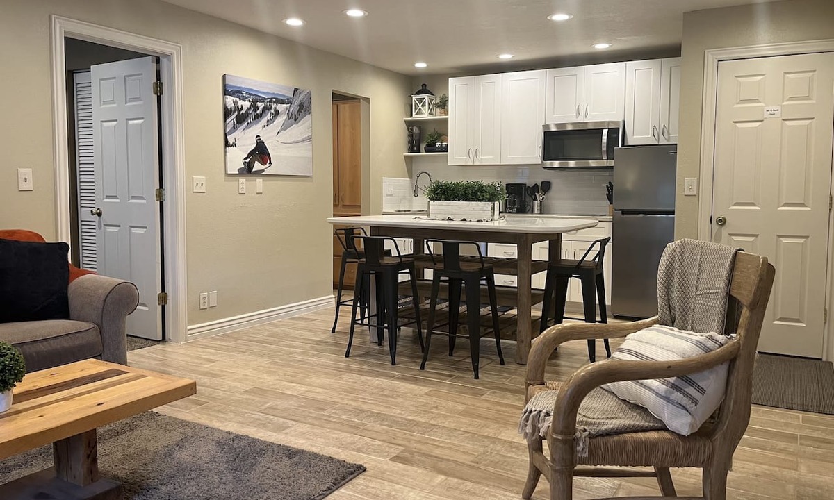 Park City Condo | See Newly Remodeled next to Hot tub, Pools, Sauna Walk to new 10 person Gondola!