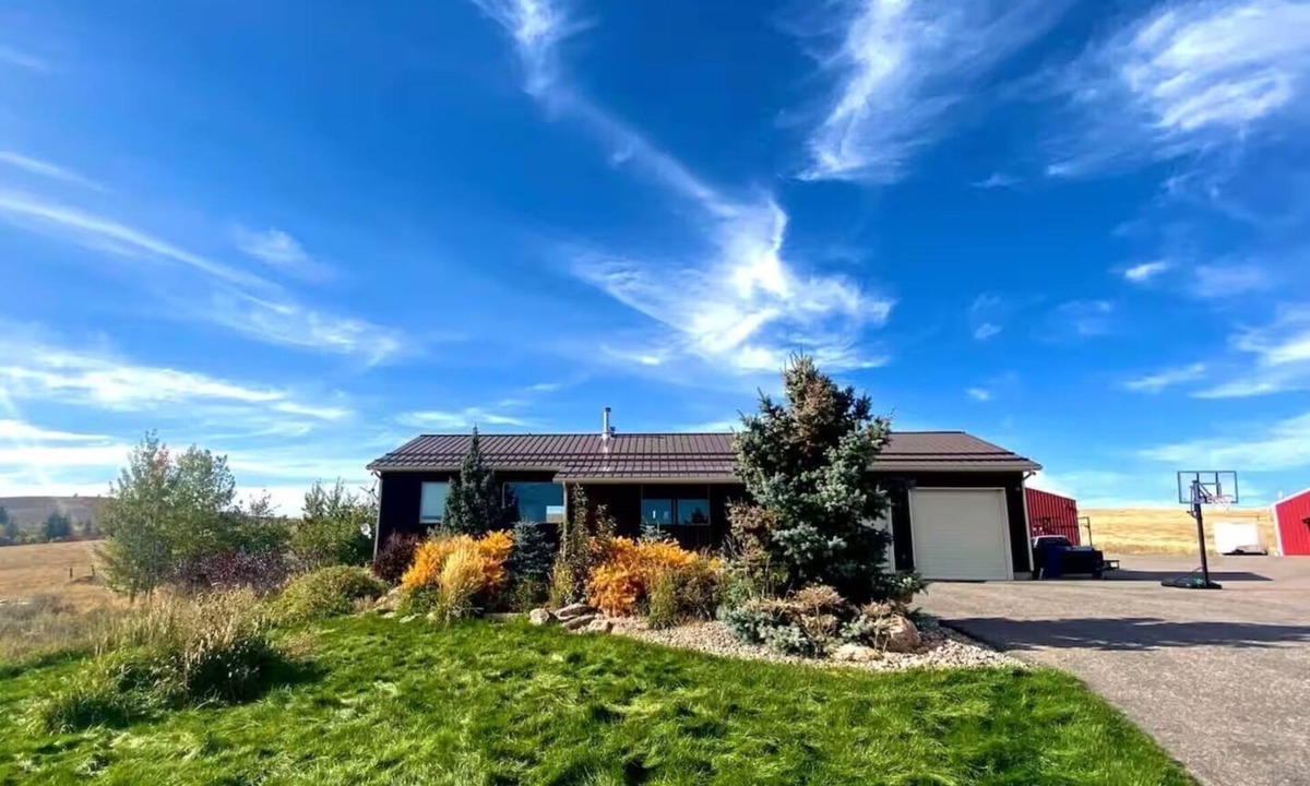 Pocatello Cabin | Serene Mountain Views Buckskin Rd Cabin 4 Bdrm 2200sqft 8 mi to Pocatello Dining