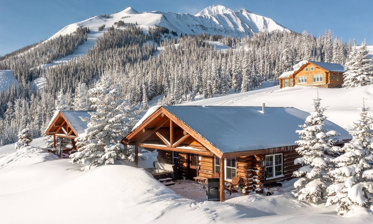 Big Sky Cabin | "Shooting Star"Cowboy Heaven Cabin-Perfect Montana Getaway,Hot Tub,Views,Firepit