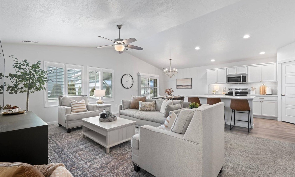Meridian House | Single-level 4BR near Wahooz with game garage and outdoor fire pit