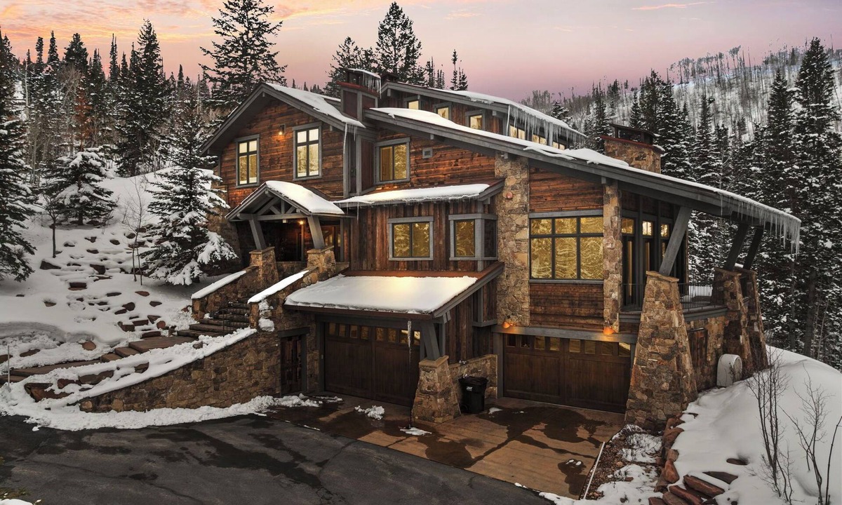 Park City House | Ski-in/ski-out luxe Colony chalet, views, hot tub, game room!