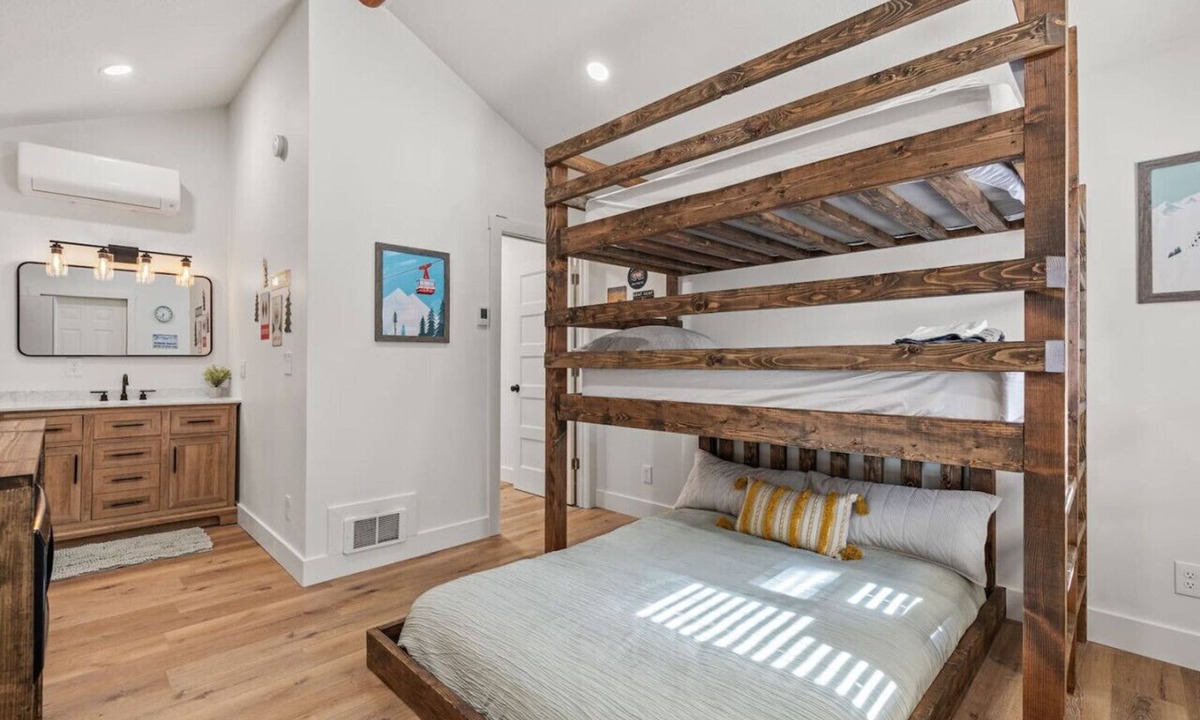 St. Charles Cabin | Ski Mini Cabin w/AC, Fire Pit & BBQ!