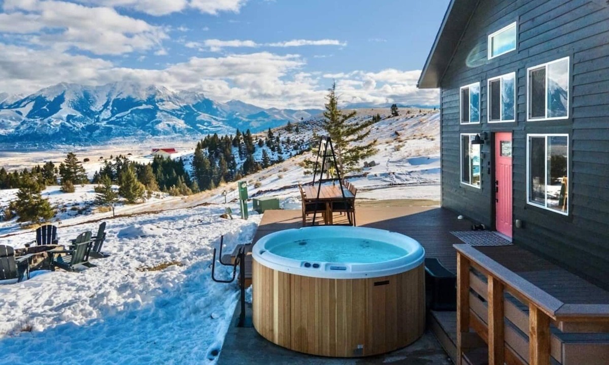 Emigrant Cabin | Sky Cabin Mountain Sauna Hot Tub Yellowstone