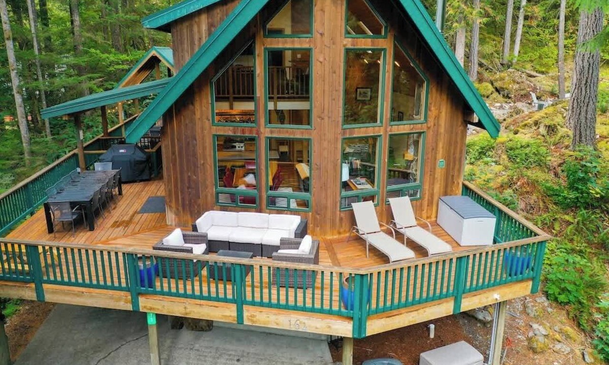 Glacier House | Snowline Lodge: Sauna, Hot Tub & 4 Kings