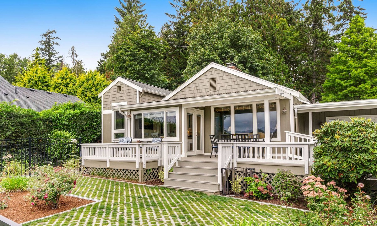 Poulsbo House | Soundfront, Dog-Friendly Home w/ Free WiFi, Firepits, & Four Kayaks