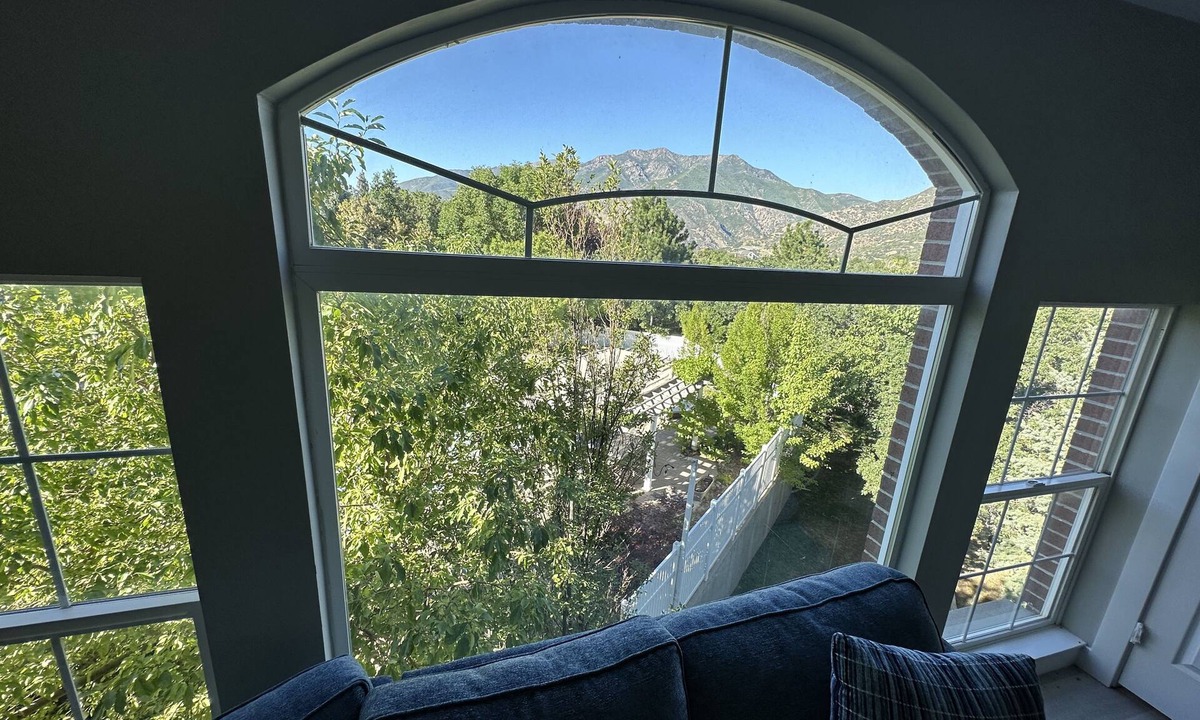 Layton Apartment | Spacious 3-bedroom apartment with pool, hot tub, and fitness room in Layton, UT