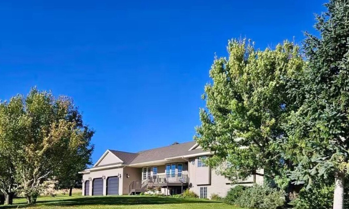 Pocatello House | Spacious 5BR Buckskin Rd: Mt Views, Chefs Kitchen, 3 Living Areas, 8mi to Dining