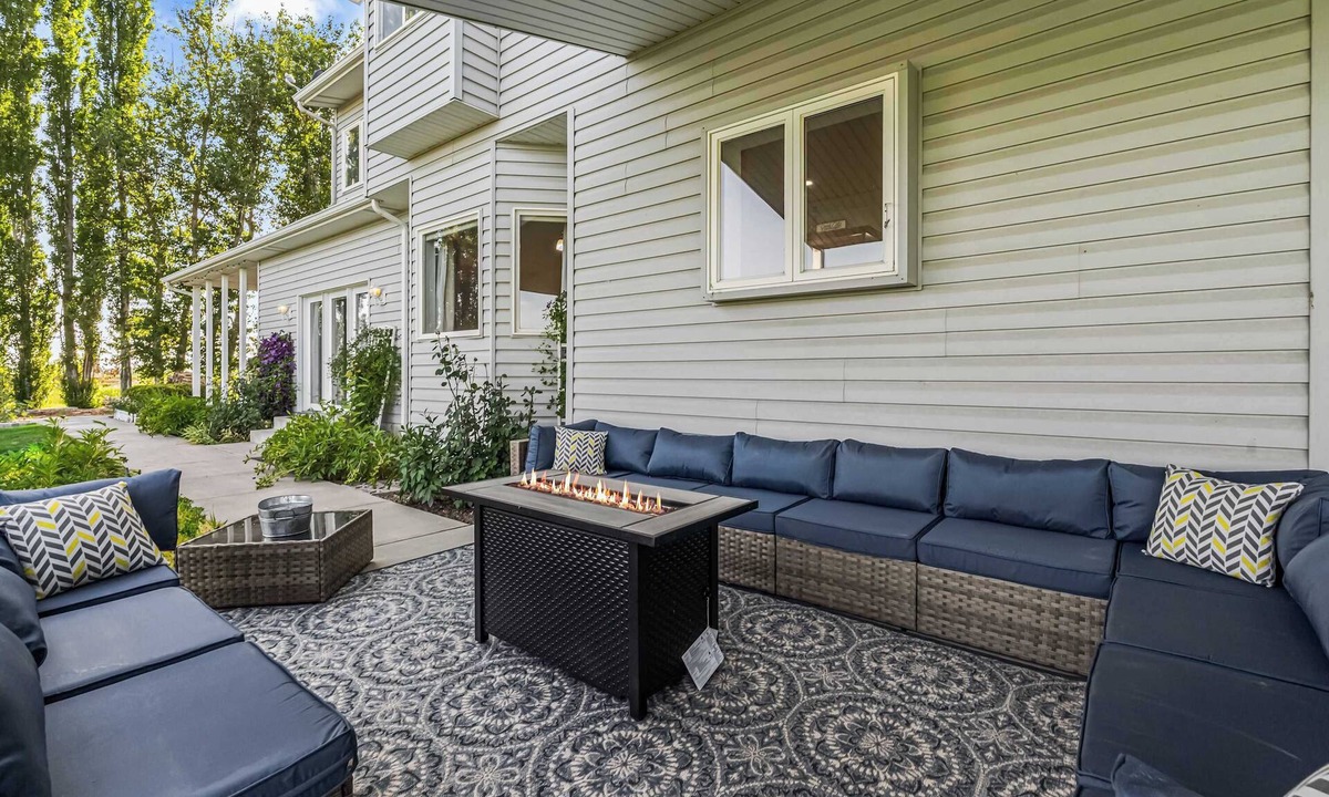 Heyburn House | Spacious 6BR Haven - Game Room - Hot Tub Sleep 28+