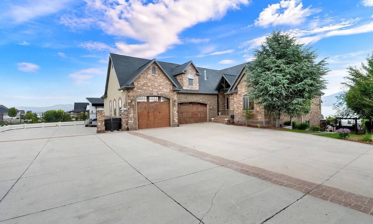 Saratoga Springs House | Spacious 8-bedroom lake side house in charming Saratoga Springs