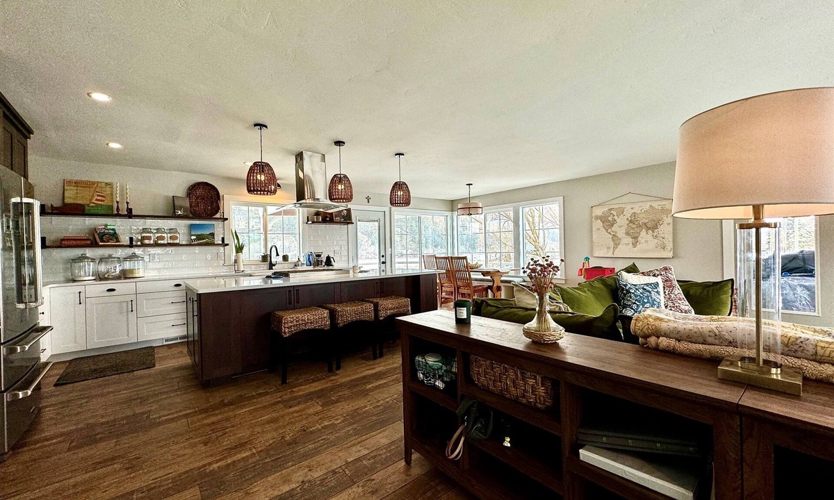 Somers Cottage | Spacious Cottage w/Scenic Pond & Mountain Views