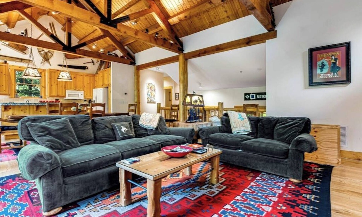 Granite Ridge House | Spacious Cozy Cabin w/Deck, Private Hot Tub, Grill - Amazing In-Village Locale