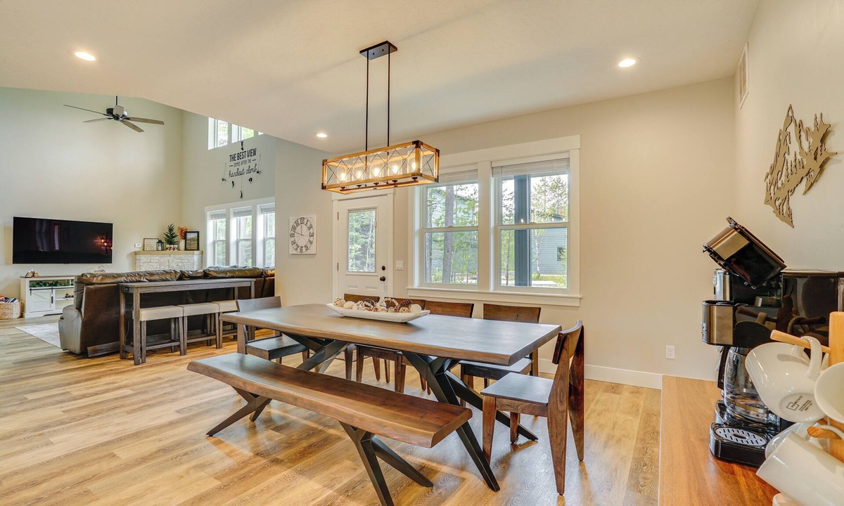 Tamarack Resort Cottage | Spacious Donnelly Family Home w/Private Hot Tub!
