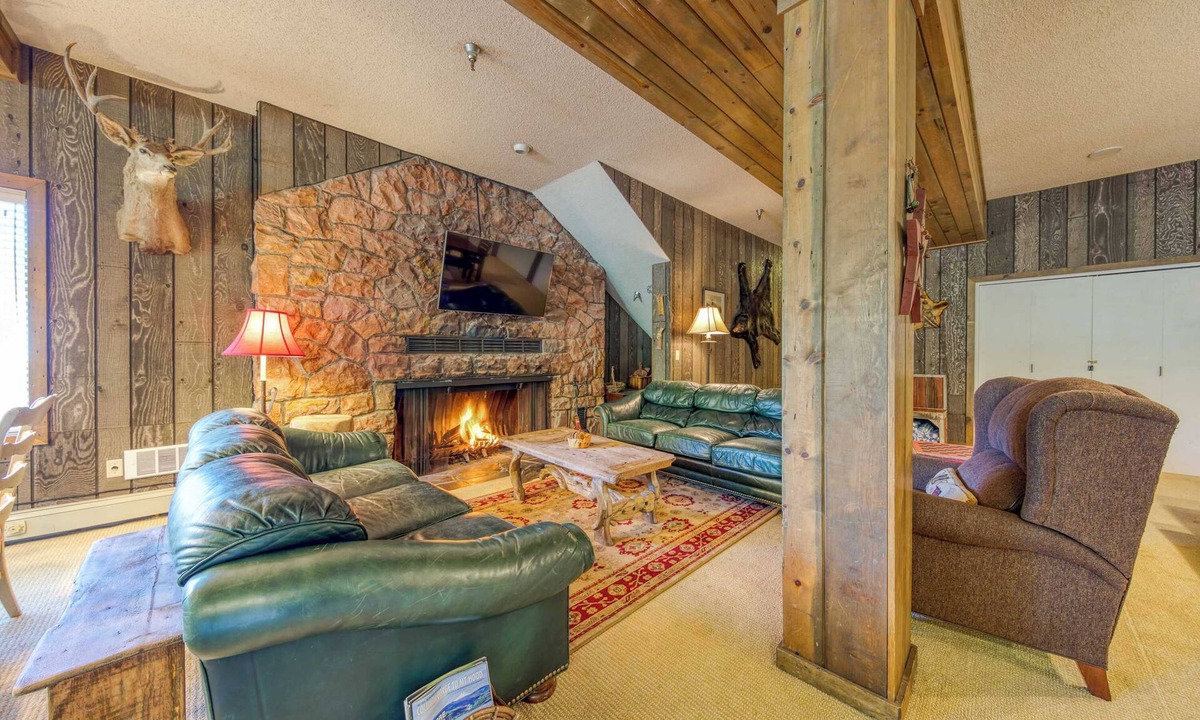 Government Camp Condo | Spacious, historic lodge with game room, pool, & fireplace - close to Skibowl