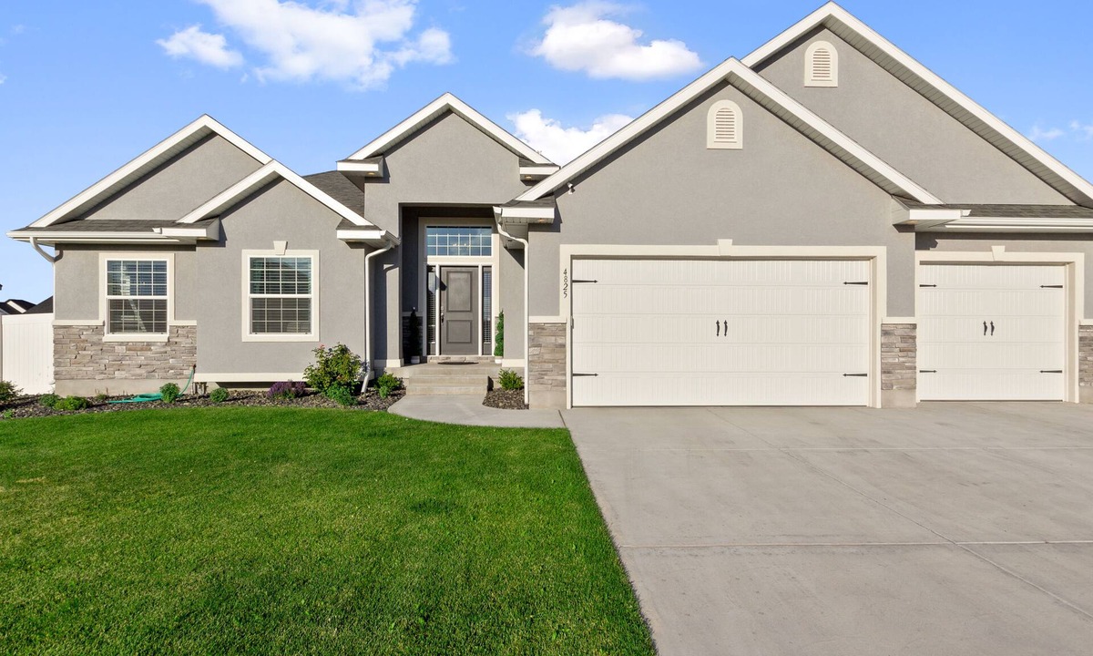 Idaho Falls House | Spacious Home with swim spa and games sleeps 27