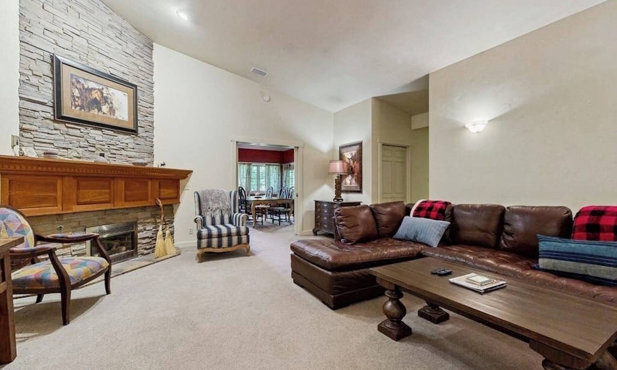 Bellevue House | Spacious & inviting home near town with jetted tub, gas fireplace & WiFi
