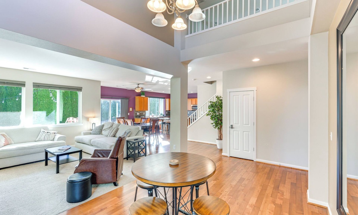 Kent House | Spacious Kent Home w/Patio Near SeaTac Airport