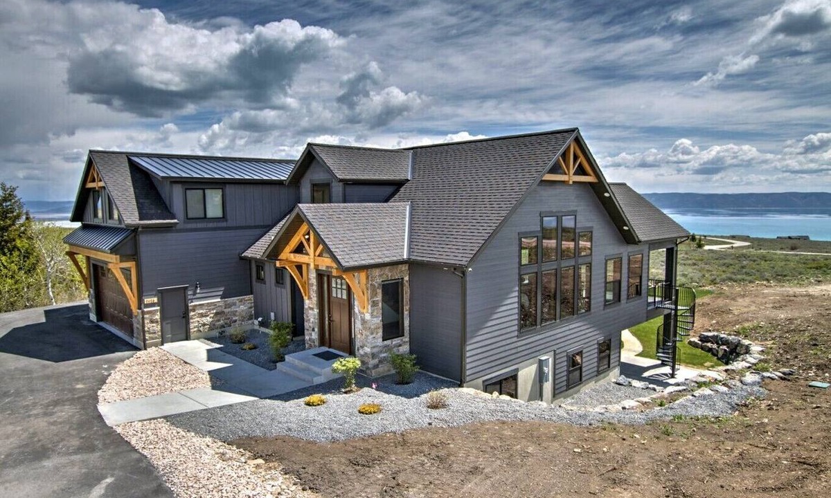 Fish Haven Cabin | Spacious mountain home with lake views, large decks, bunk rooms, and resort amenities