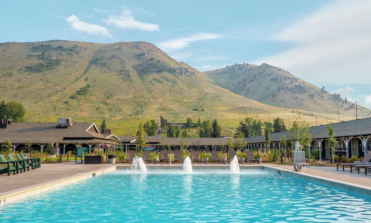 Jackson Apartment | Spacious Room & Lively Saloon at Rustic Lodge in Jackson Hole – 5 Mins to DT