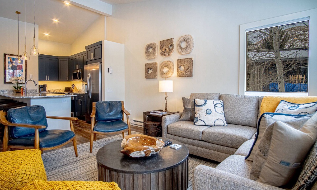Warm Springs Condo | Steps to Free Shuttle 3-Min Ride to Ski Lifts & Ketchum