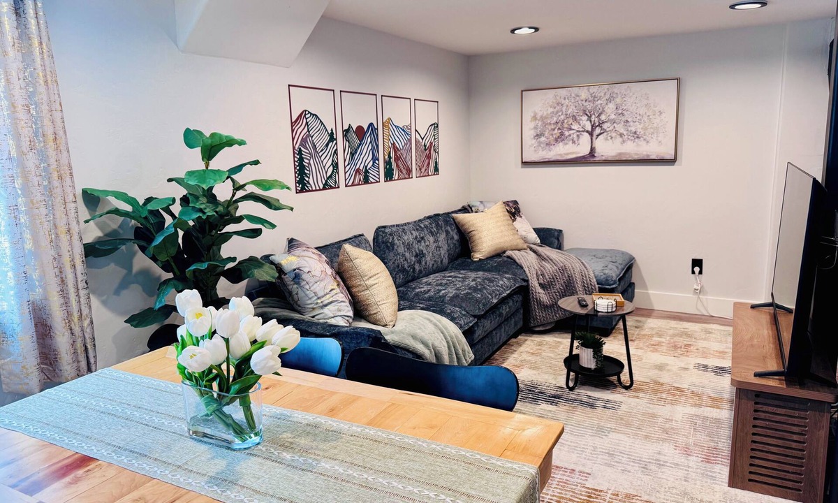 Idaho Falls House | Stunning, spotless two-bed basement suite in newly renovated duplex