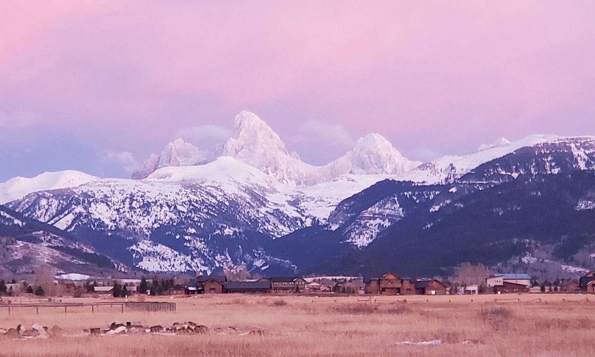 Driggs Ski Chalet | Stunning Teton View Casita 2 BR/2BA Dog Friendly Just 12 miles to Grand Targhee