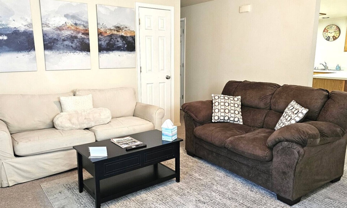 Meridian House | Sugar Shack | Walk to Downtown Meridian Garage Pet Friendly Fenced Yard Near Roaring Springs
