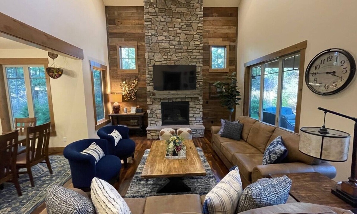 Cle Elum House | Suncadia Well-Appointed Clean Home FirePit HotTub Fireplace FreeBikes GameRoom