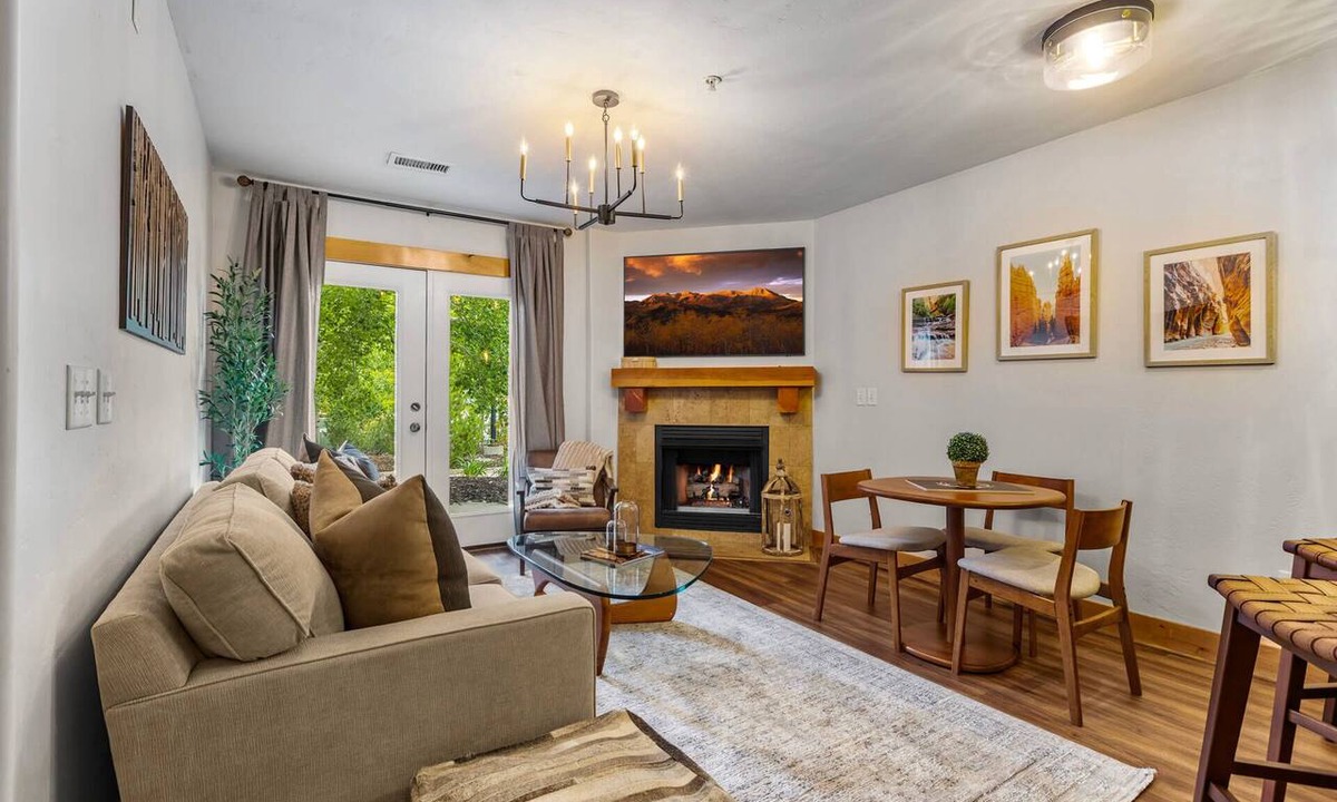 Bear Hollow Village Condo | Sunny Mountain Condo Near Pool Sleeps 8 |Moose Mgmt 4104