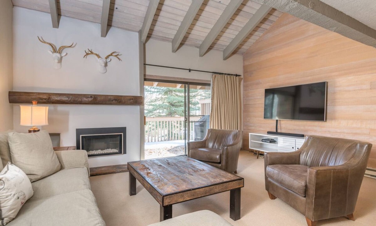 Sun Valley Condo | Sunny slope-side Condo with Private Deck and WIFI, Near Dollar Mountain