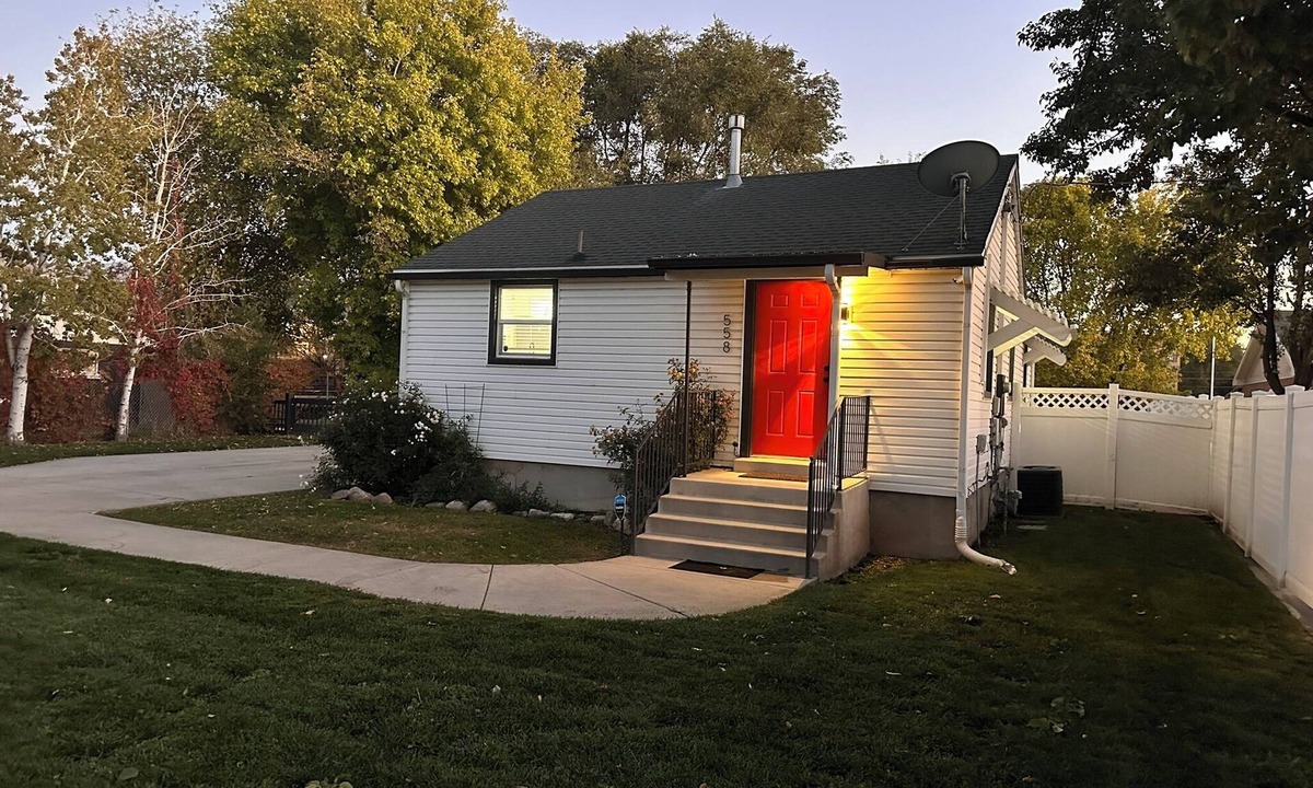 South Salt Lake Cottage | Super Clean, Pet Friendly, Cozy Cottage.