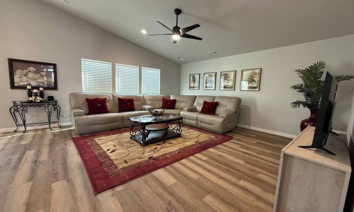 Nampa House | Sweet Esmeralda-FirePit, BBQ, Pets OK, Fenced Yard