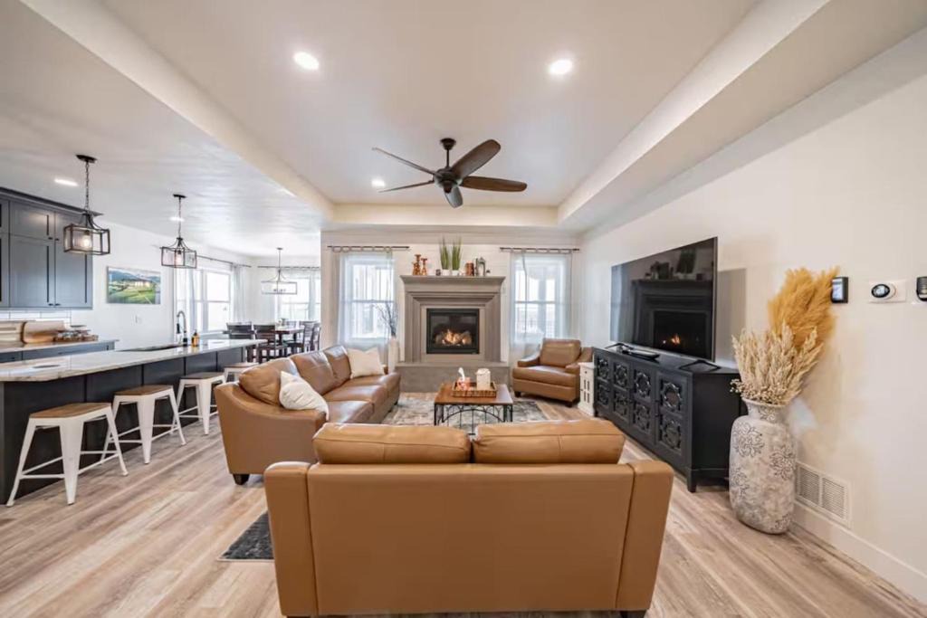 Ashton House | Teton Valley Getaway - Hot Tub, Sauna, BBQ, Fire Pit, Pet Friendly
