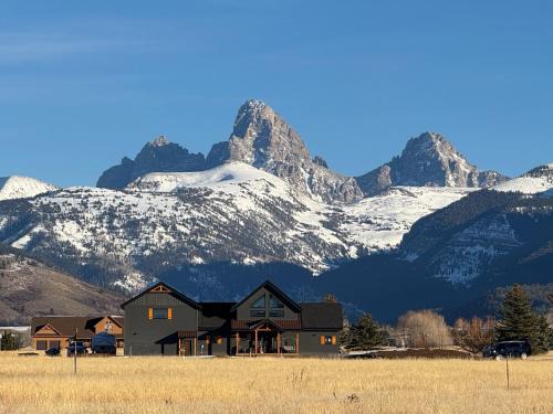 Driggs Apartment | Teton View Getaway 1Br Apt near Grand Targhee and Teton & Yellowstone National Park